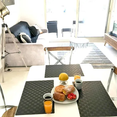 Appartement D'Une Chambre A Antibes A 550 M De La Plage Avec Vue Sur La Ville Terrasse Amenagee Et Wifi Apartment