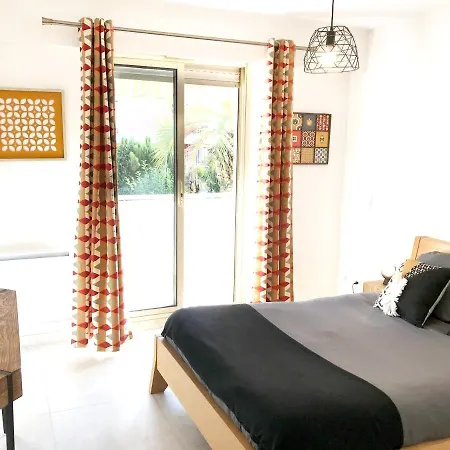 Appartement D'Une Chambre A Antibes A 550 M De La Plage Avec Vue Sur La Ville Terrasse Amenagee Et Wifi Διαμέρισμα *