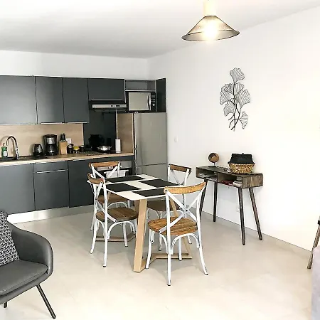 Appartement D'Une Chambre A Antibes A 550 M De La Plage Avec Vue Sur La Ville Terrasse Amenagee Et Wifi