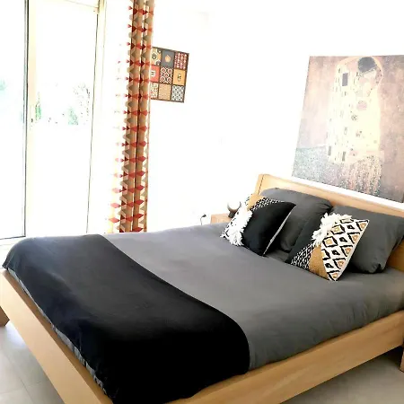 Appartement D'Une Chambre A Antibes A 550 M De La Plage Avec Vue Sur La Ville Terrasse Amenagee Et Wifi