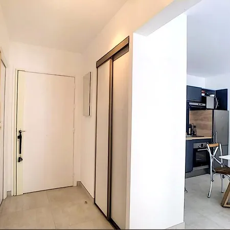 Appartement D'Une Chambre A Antibes A 550 M De La Plage Avec Vue Sur La Ville Terrasse Amenagee Et Wifi