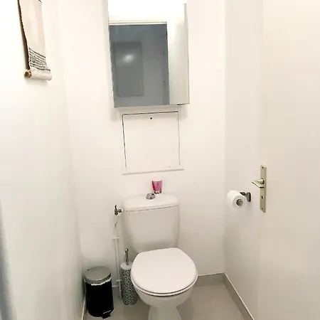 Appartement D'Une Chambre A Antibes A 550 M De La Plage Avec Vue Sur La Ville Terrasse Amenagee Et Wifi