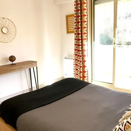 Appartement D'Une Chambre A Antibes A 550 M De La Plage Avec Vue Sur La Ville Terrasse Amenagee Et Wifi Αντίμπ