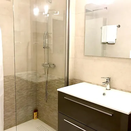 Appartement D'Une Chambre A Antibes A 550 M De La Plage Avec Vue Sur La Ville Terrasse Amenagee Et Wifi Διαμέρισμα
